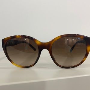 Burberry sunglass
